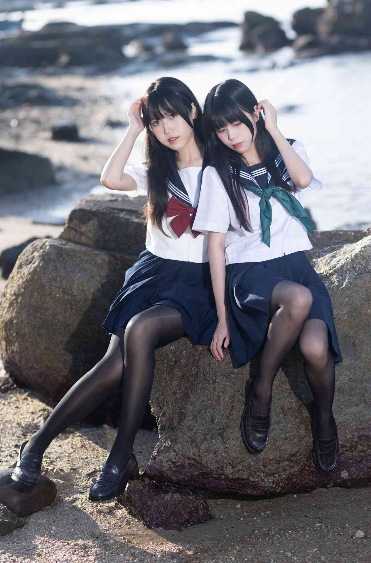 不呆猫No.042 - 水手服百合黑丝 (&三無人型) [51P 1V]